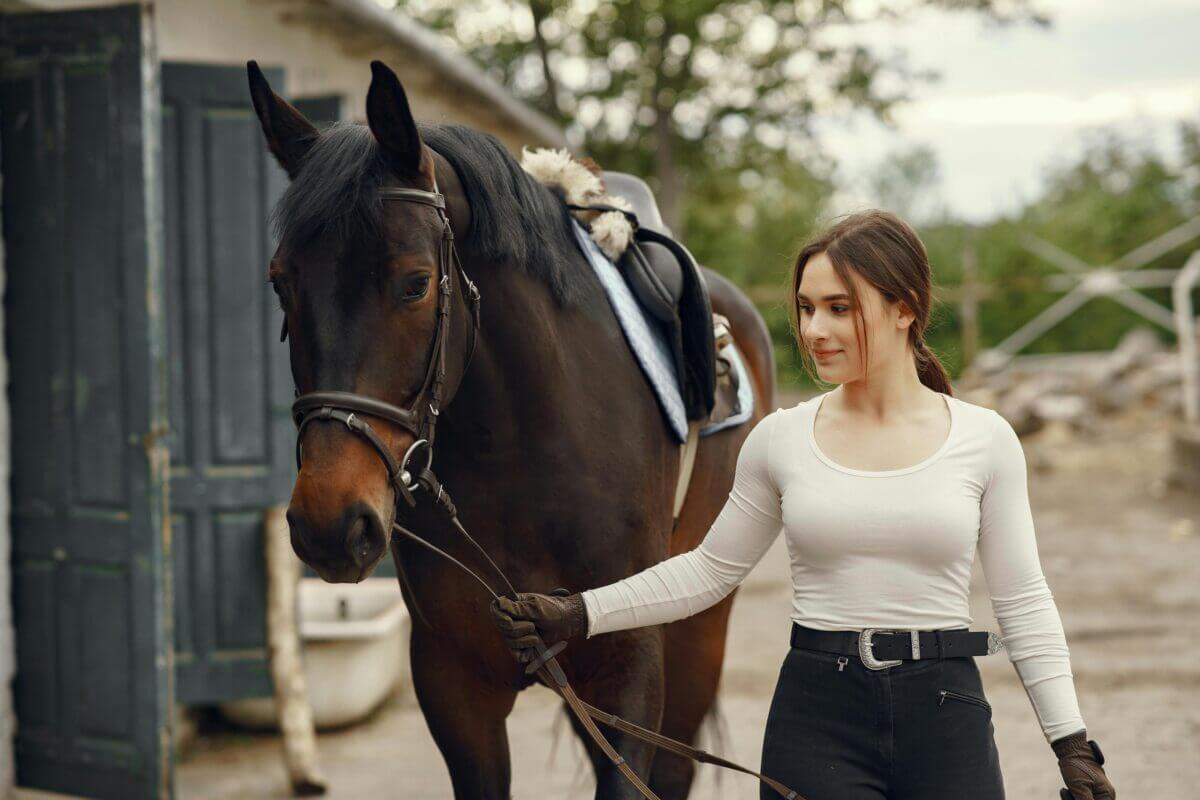 what to wear horseback riding in the summer